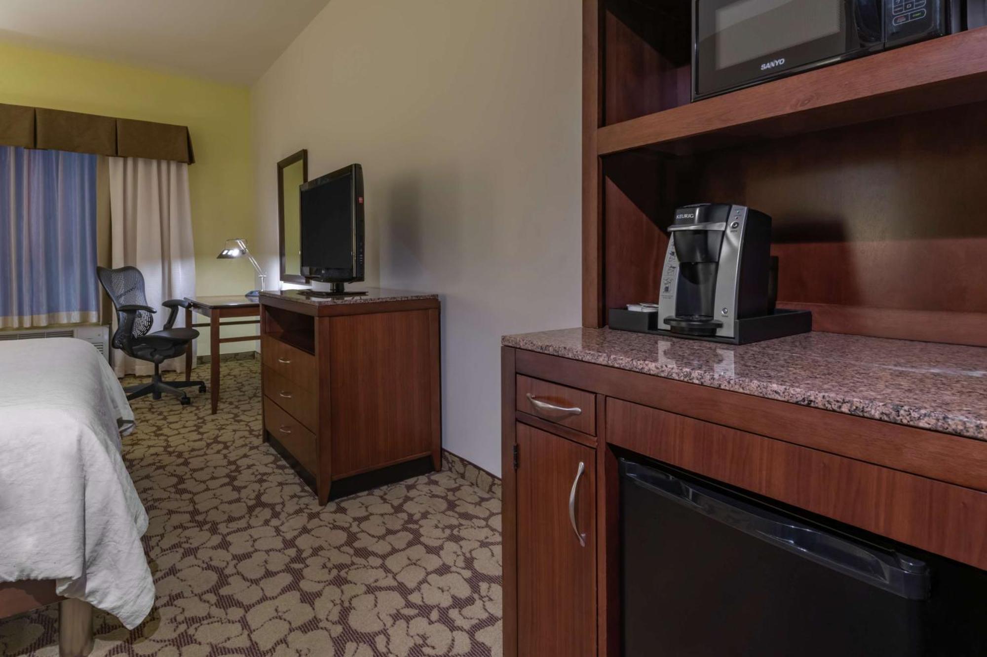 Hilton Garden Inn Devens Common Eksteriør bilde