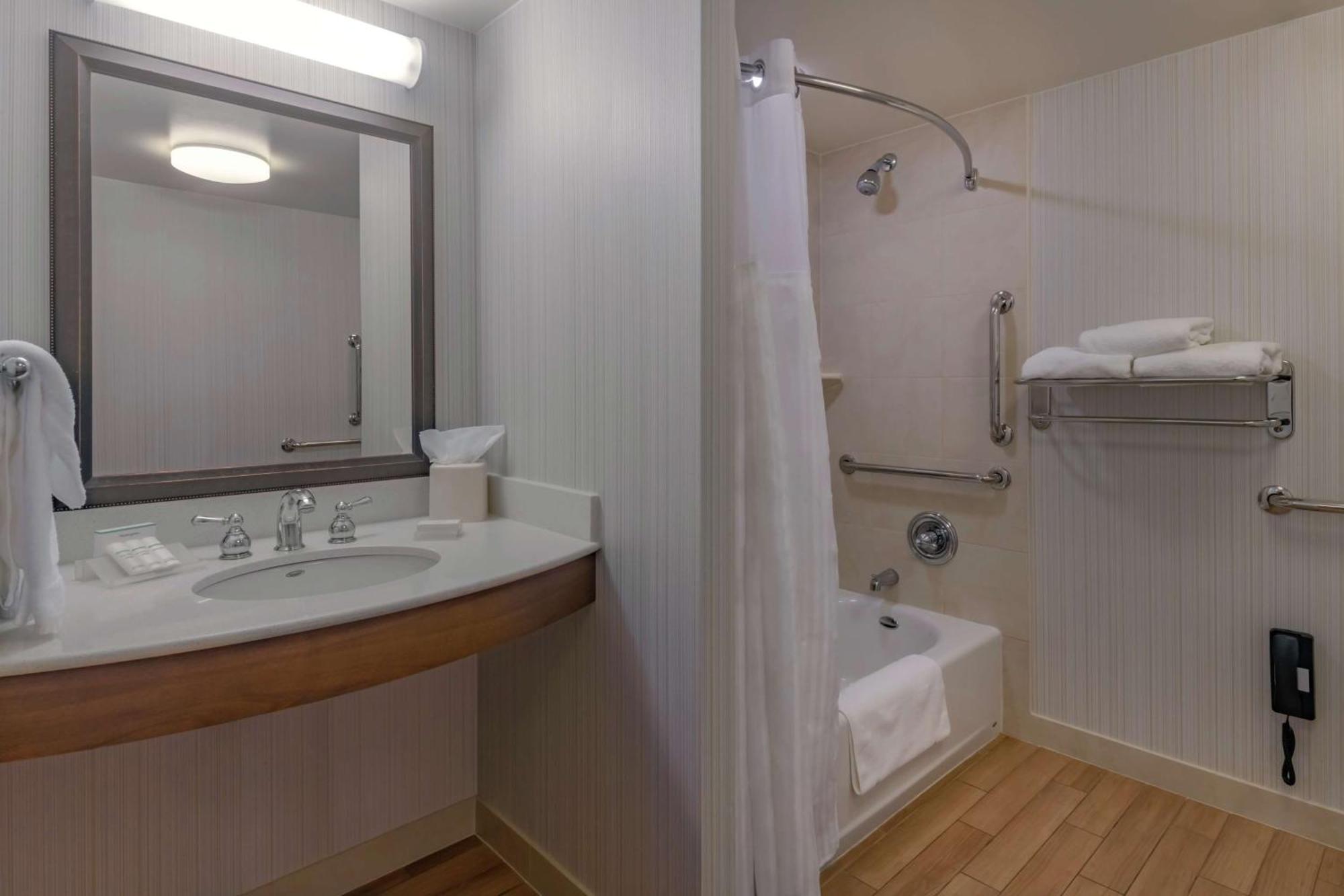 Hilton Garden Inn Devens Common Eksteriør bilde